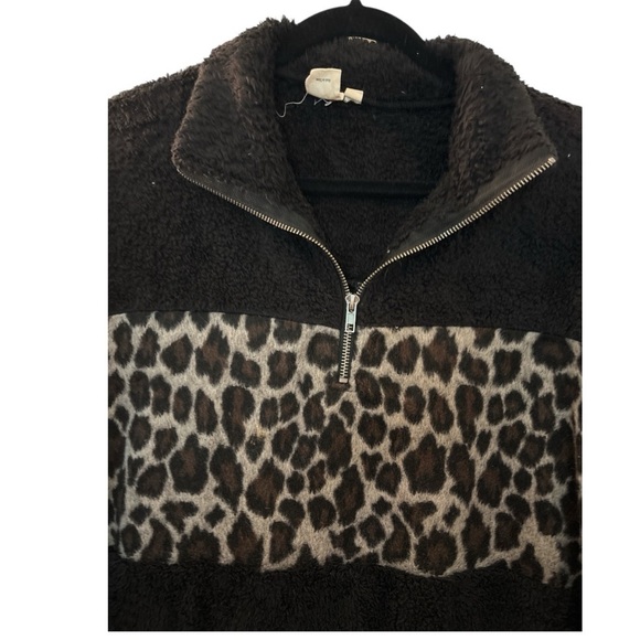 GRACE & EMMA, G & E, half zip Sherpa and fleece pullover. Animal print, Large - Picture 3 of 8